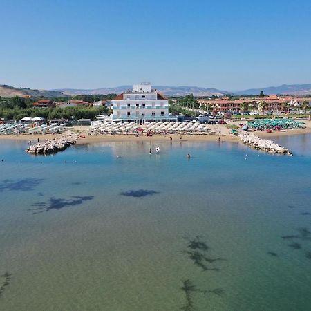 Hotel Strand Маріна-ді-Монтенеро Екстер'єр фото