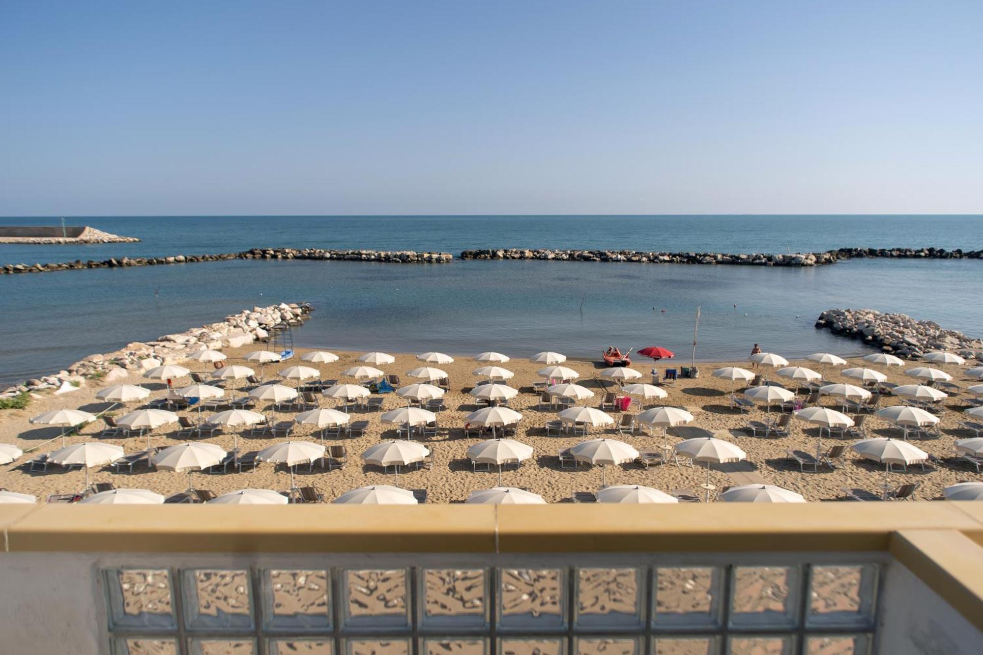 Hotel Strand Маріна-ді-Монтенеро Екстер'єр фото