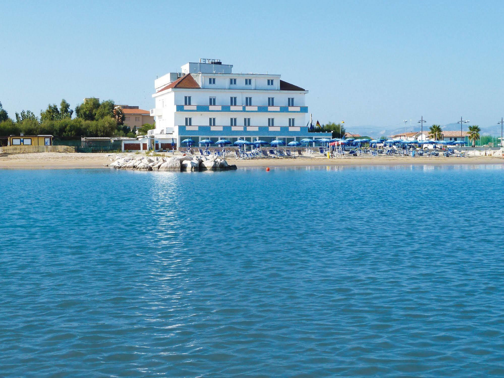 Hotel Strand Маріна-ді-Монтенеро Екстер'єр фото